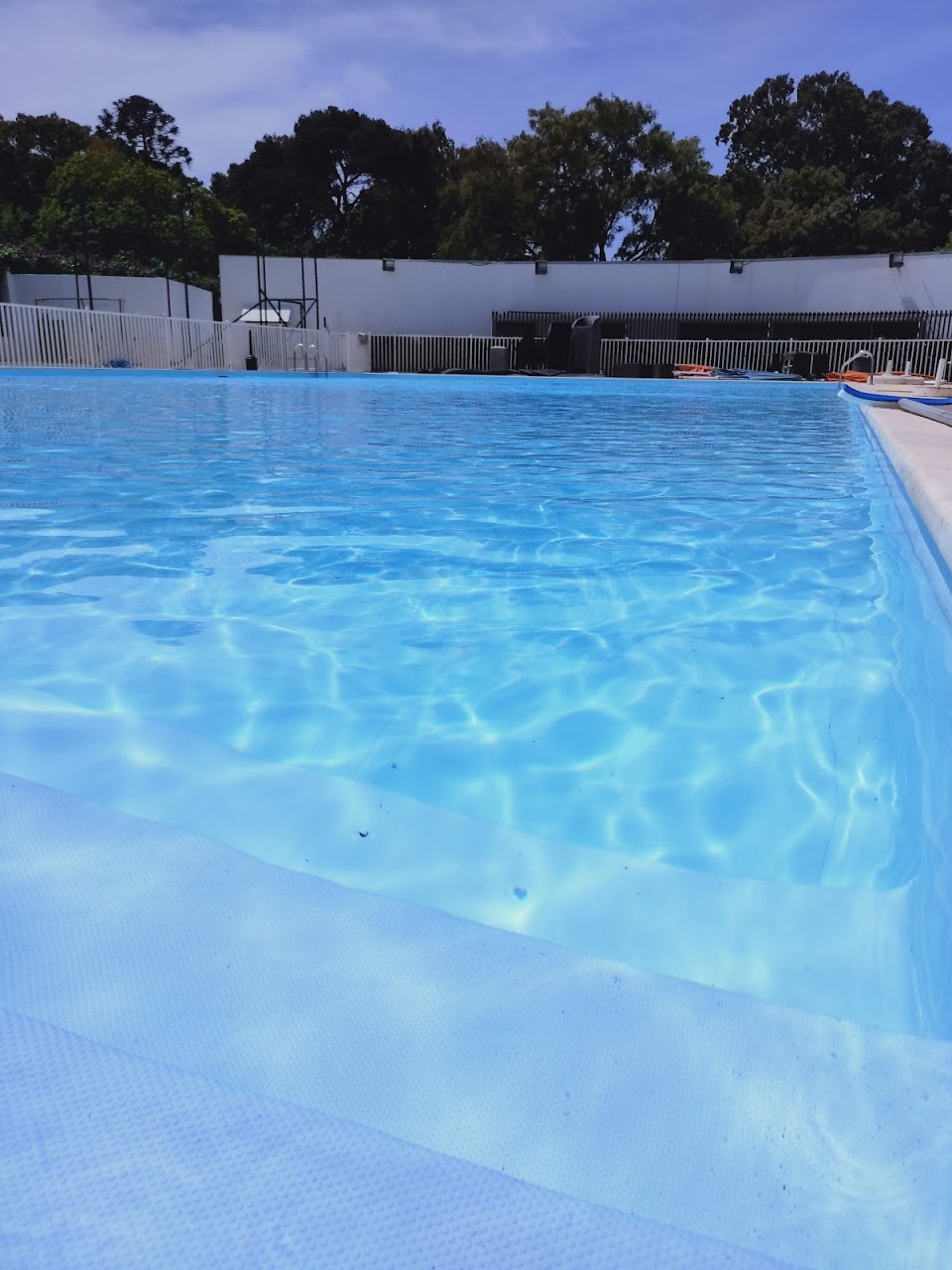 American swimming pool — photo 3