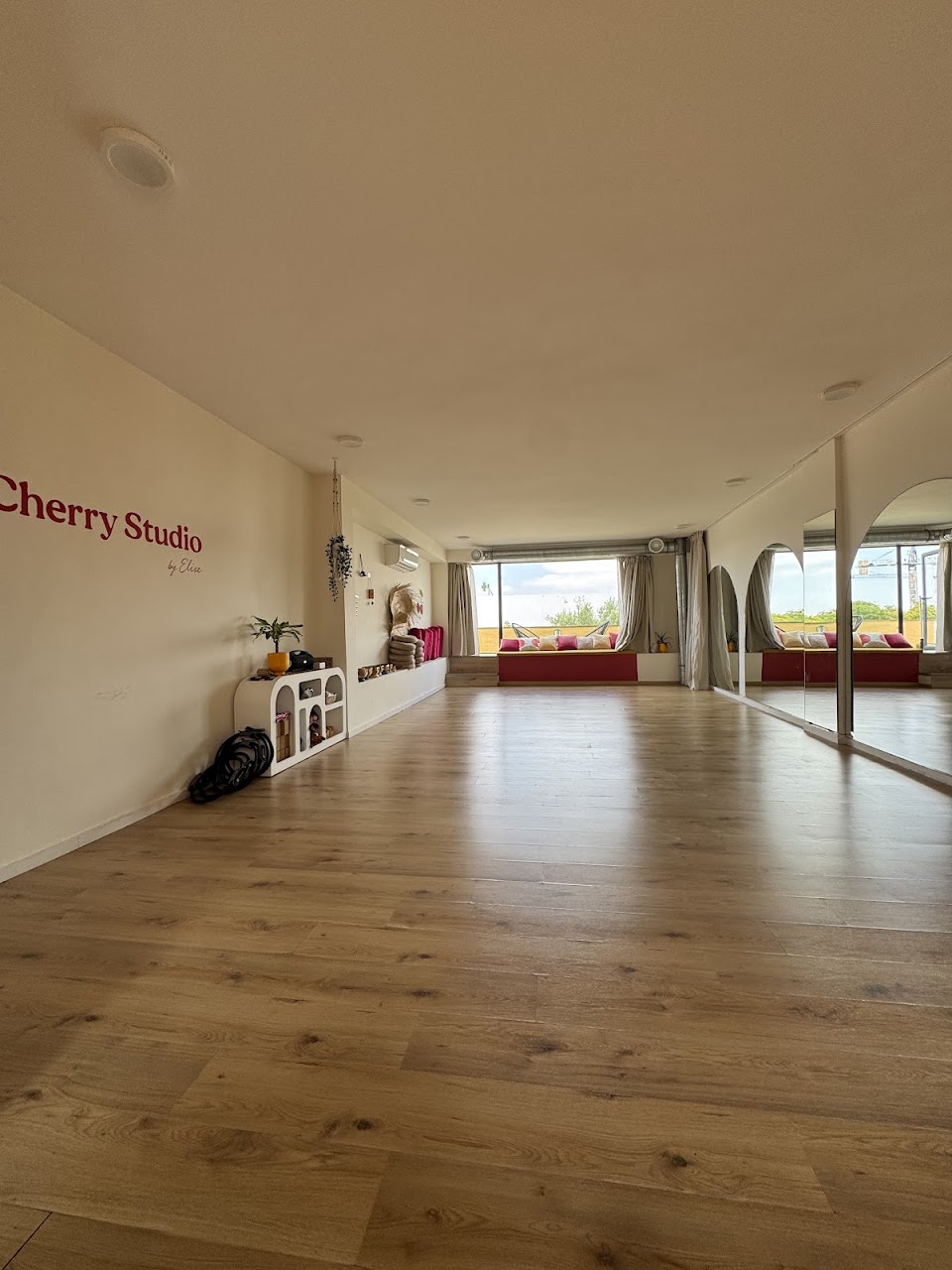 Cherry Studio By Elise — photo 3