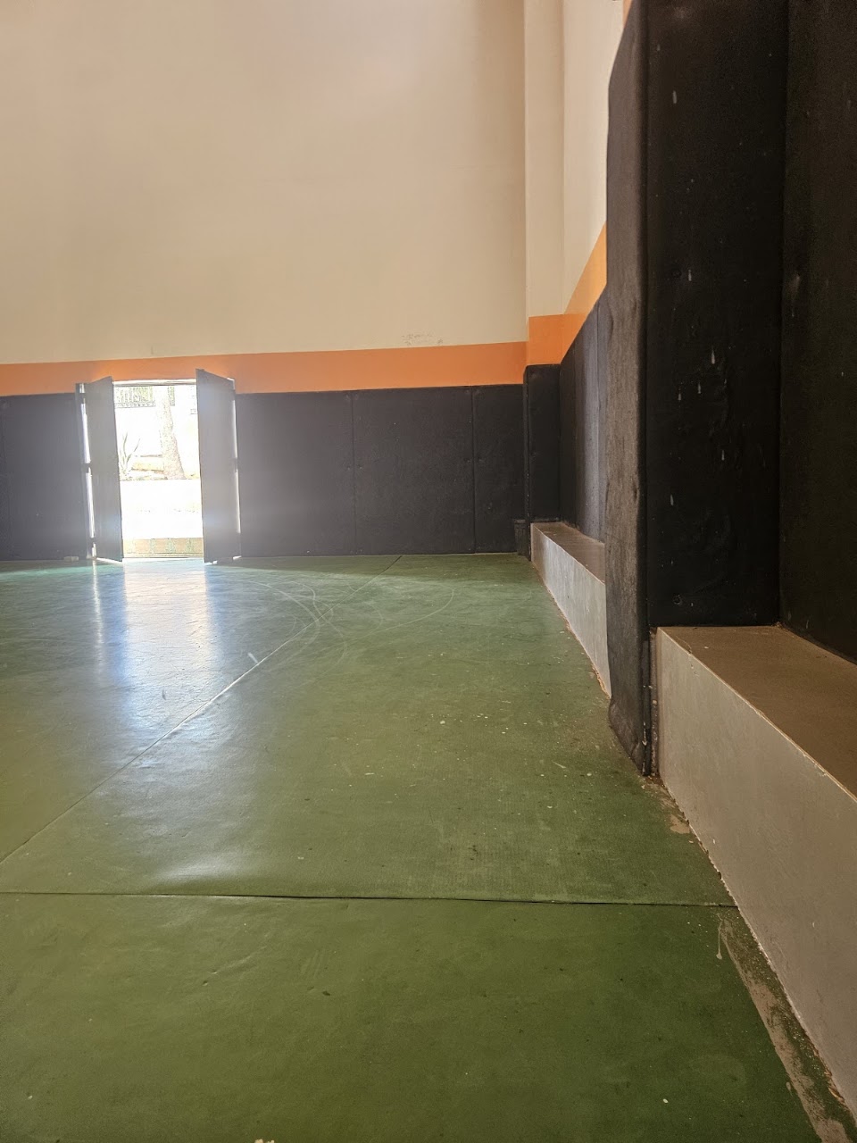 القاعة المغطاة متعددة الرياضات مجاهد — photo 2