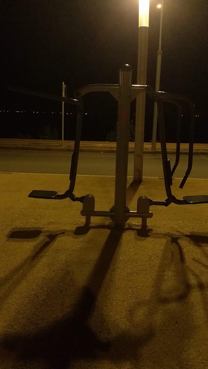 Outdoor Fitness Park مكان رياضة عمومي