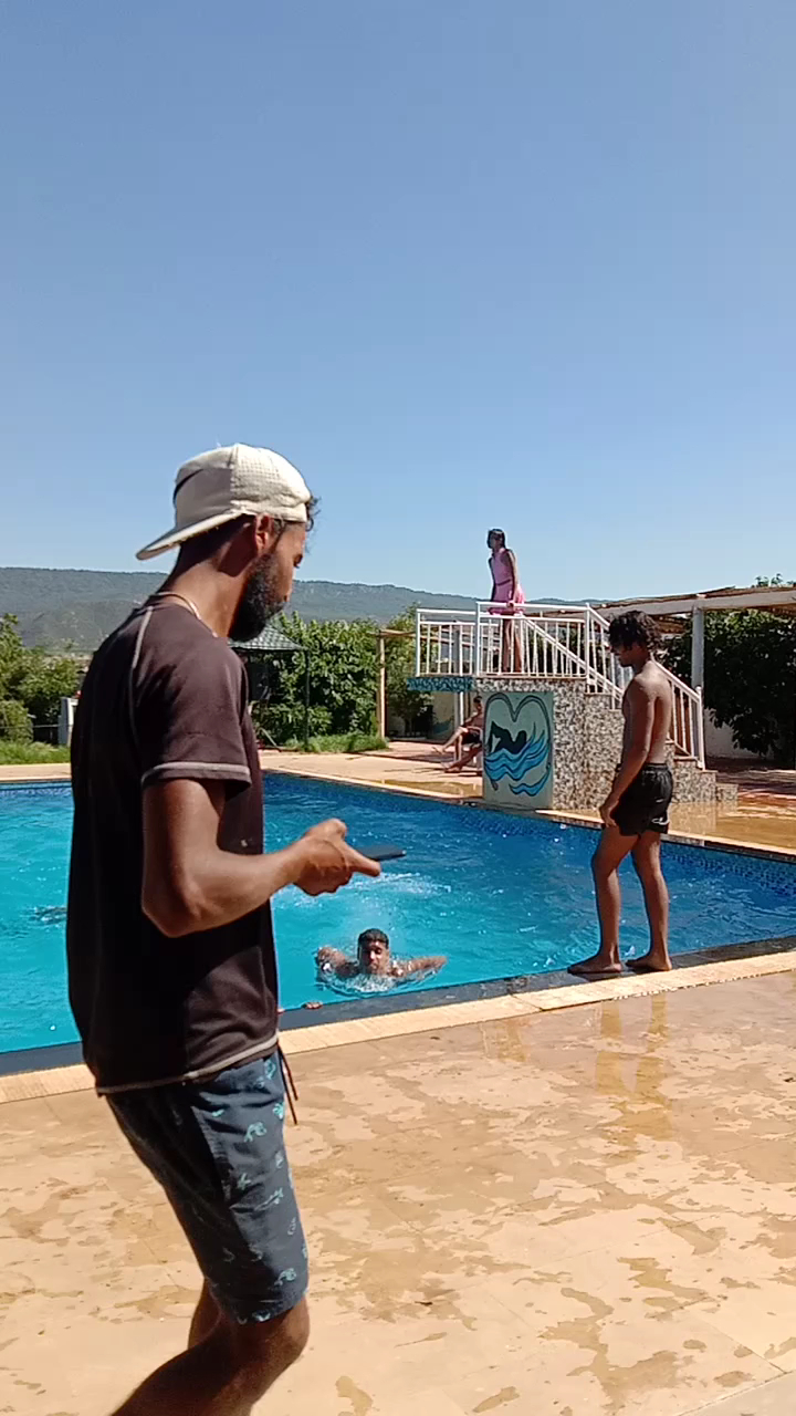 مسبح طريق العوينة