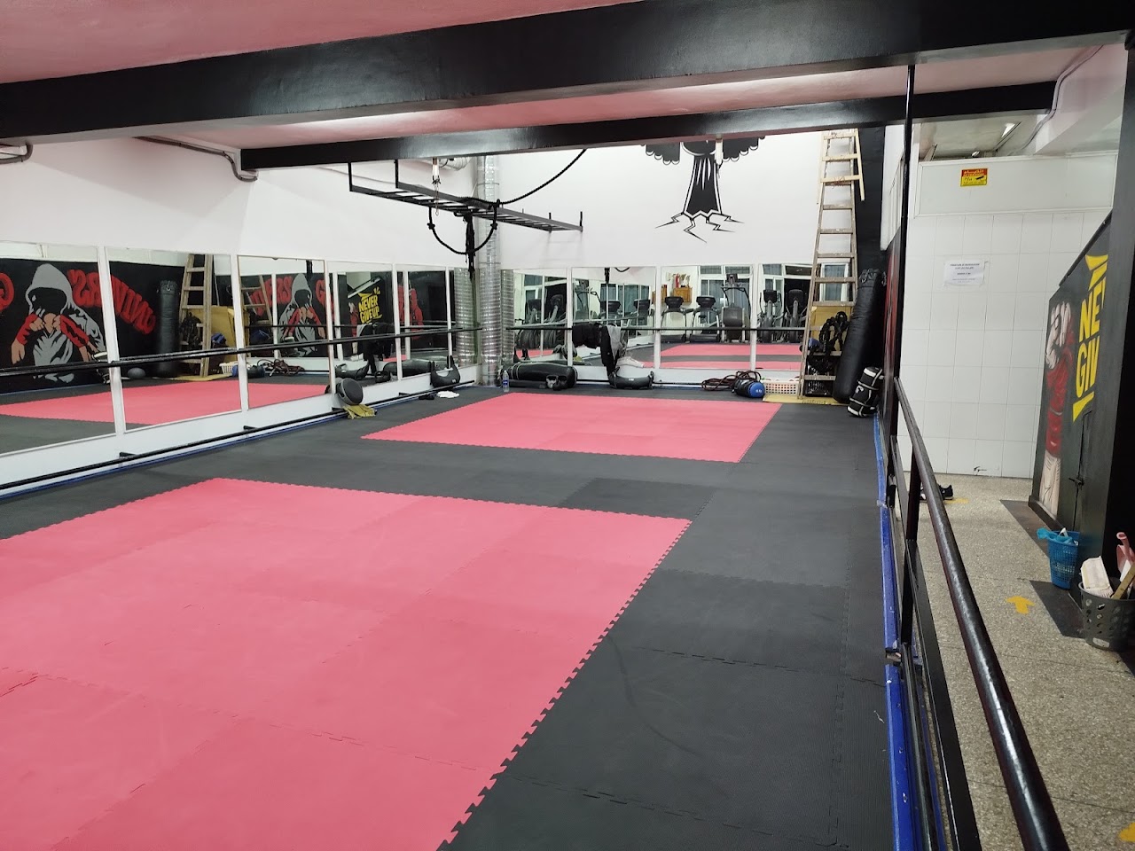 CLUB UNIVERS GYM