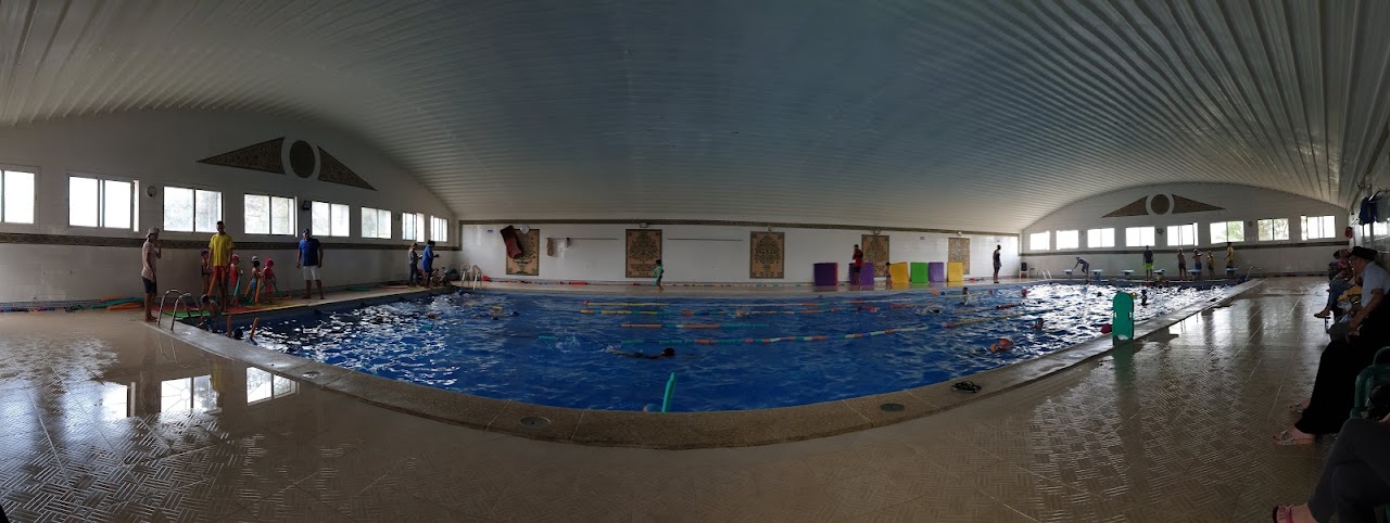 Golf isly coverd swimming pool
