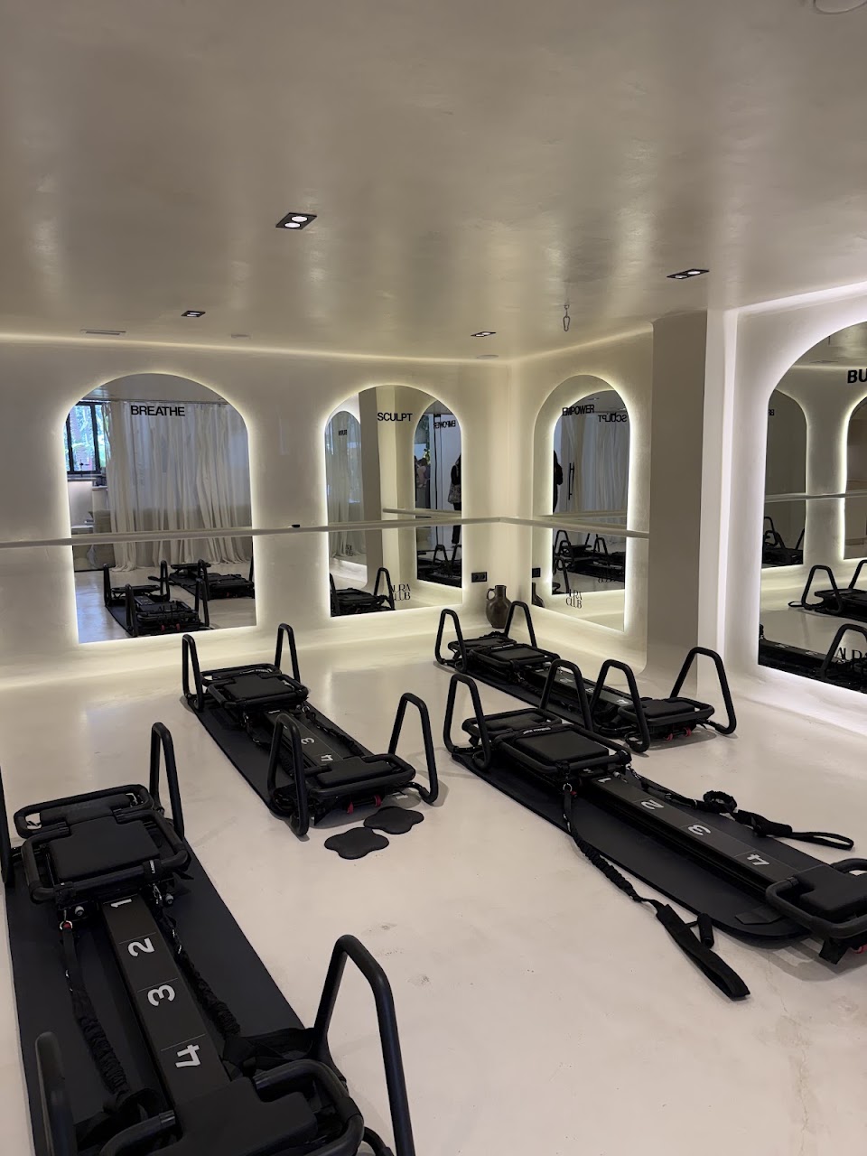 Aura Club Lagree Pilates Care Face Massage Coffee Shop — photo 4