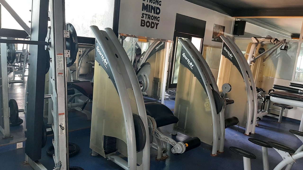 Salle de sport avec piscine — photo 4
