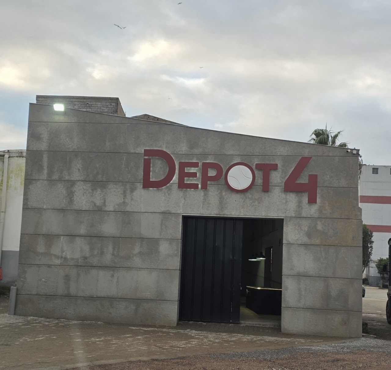 DEPOT 4 - INDOOR PADEL CLUB — photo 4